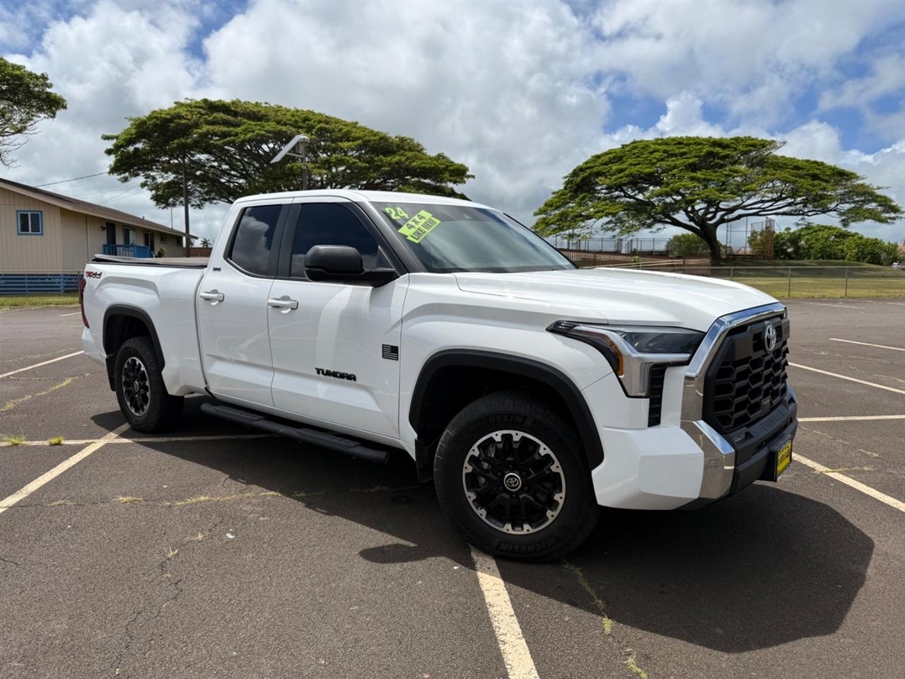 Toyota Tundra SR5 Double Cab 4WD 2024