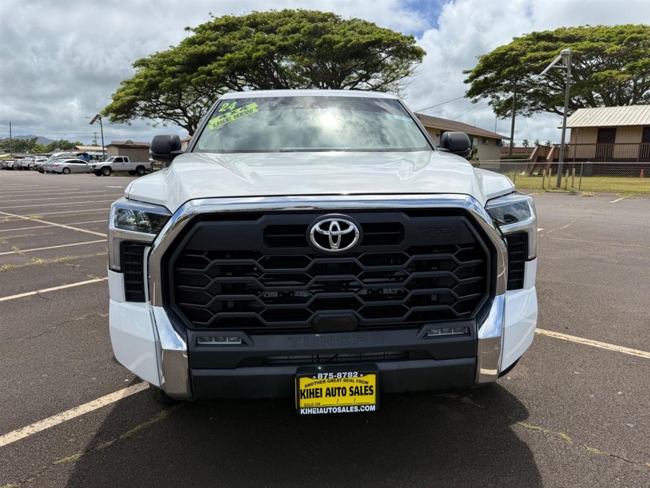 Toyota Tundra SR5 Double Cab 4WD 2024