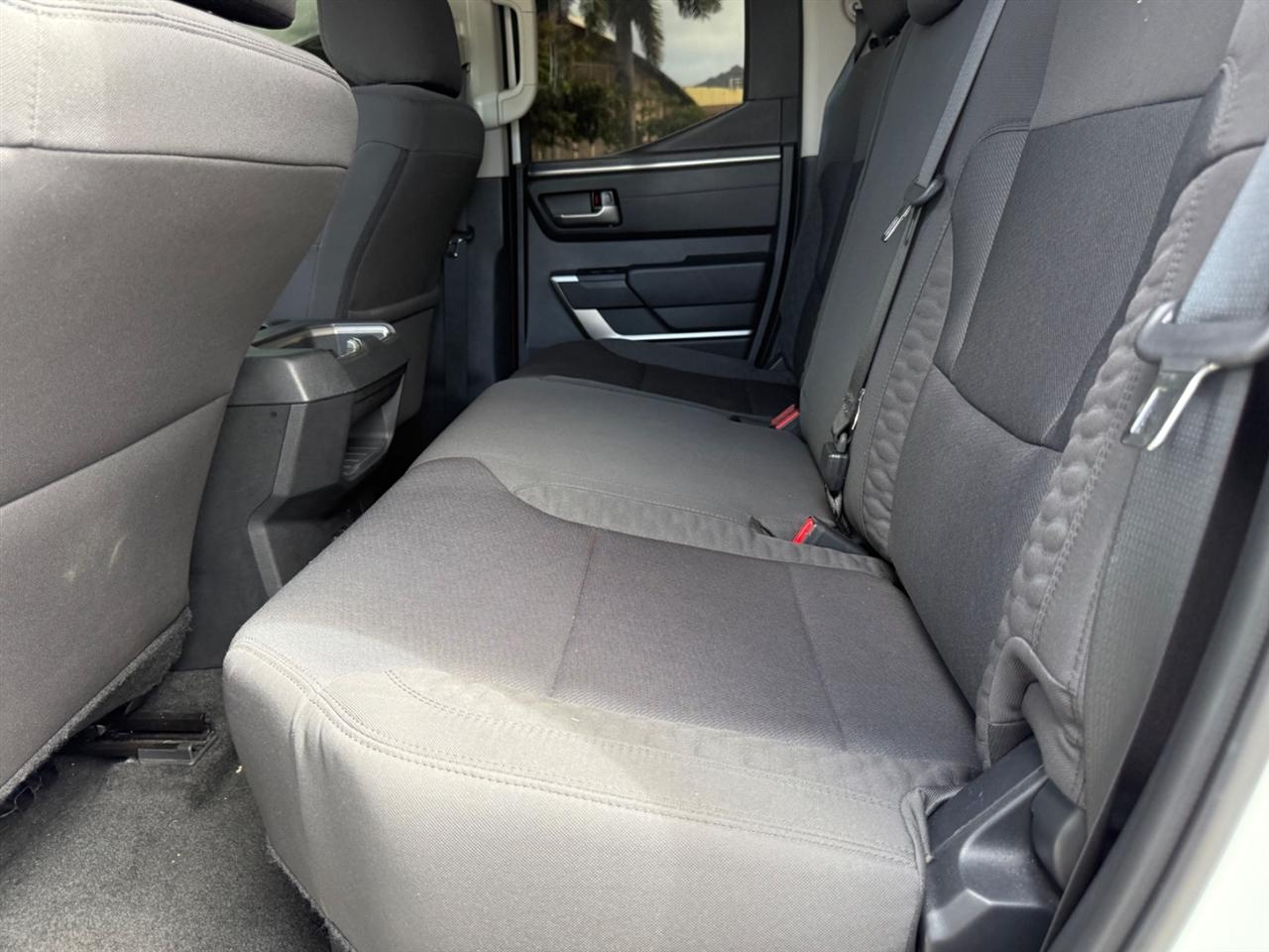 Toyota Tundra SR5 Double Cab 4WD 2024