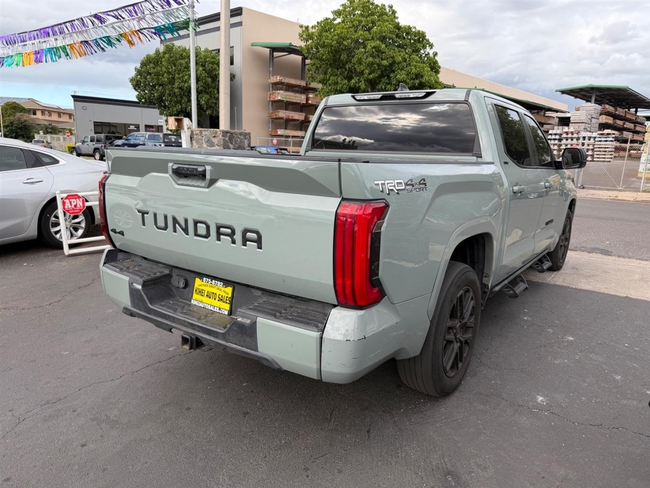 Toyota Tundra SR5 CrewMax 4WD 2024