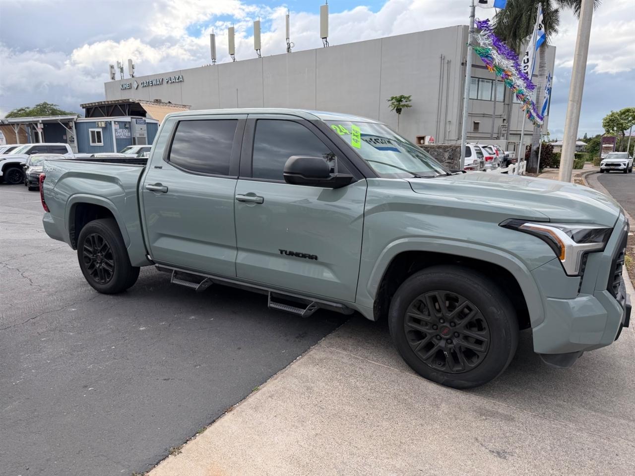 Toyota Tundra SR5 CrewMax 4WD 2024