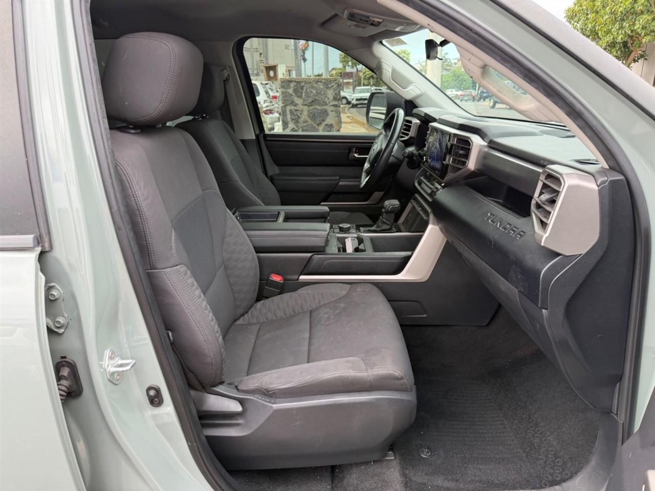 Toyota Tundra SR5 CrewMax 4WD 2024
