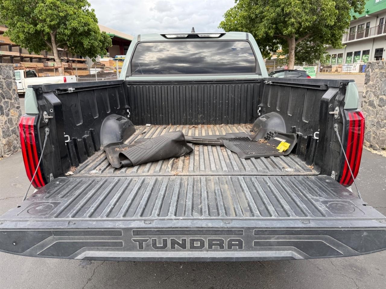 Toyota Tundra SR5 CrewMax 4WD 2024