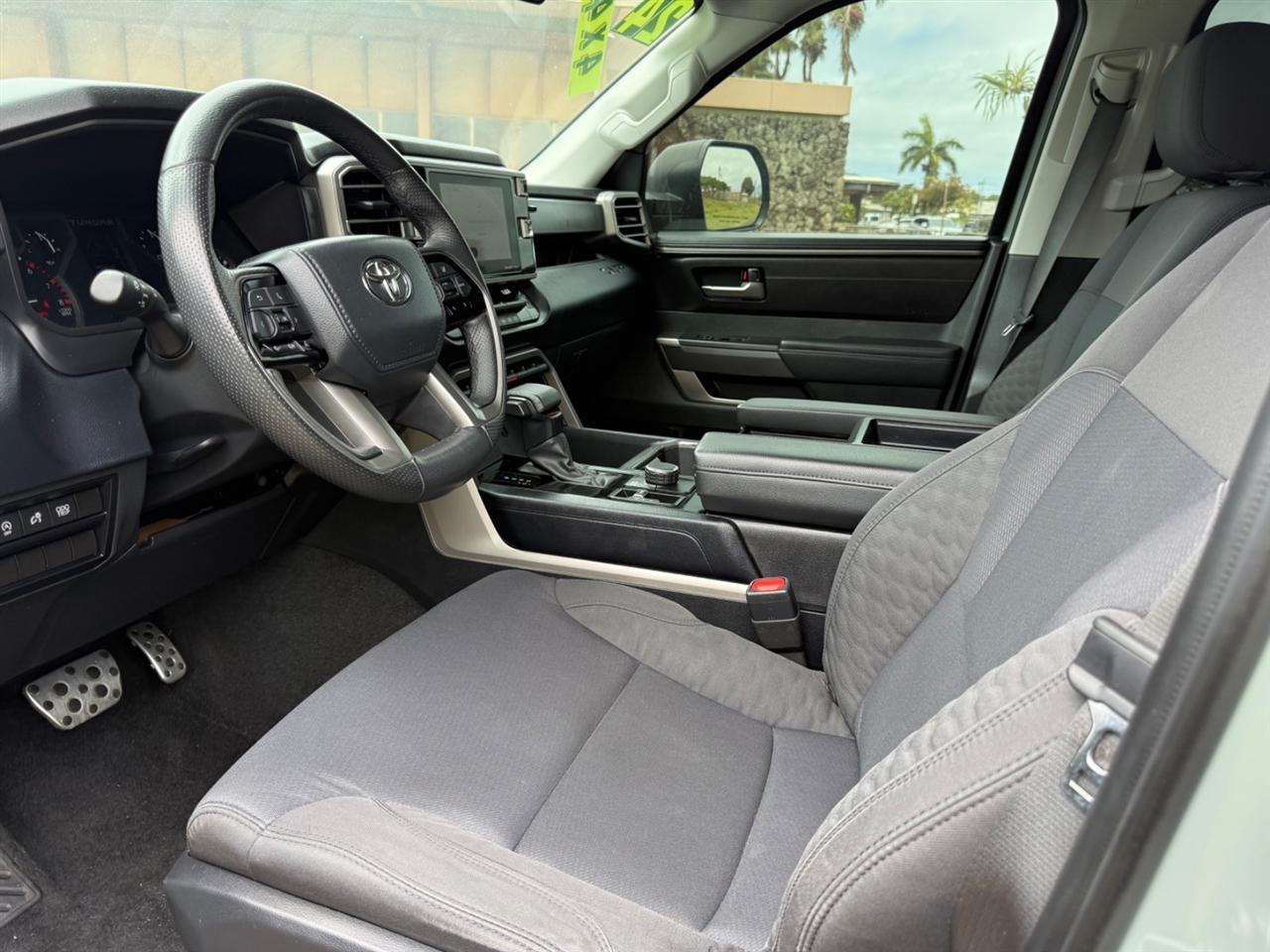 Toyota Tundra SR5 CrewMax 4WD 2024