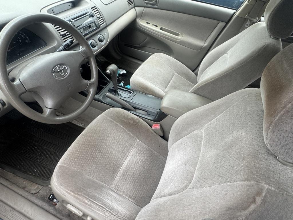 Toyota Camry LE V6 2004