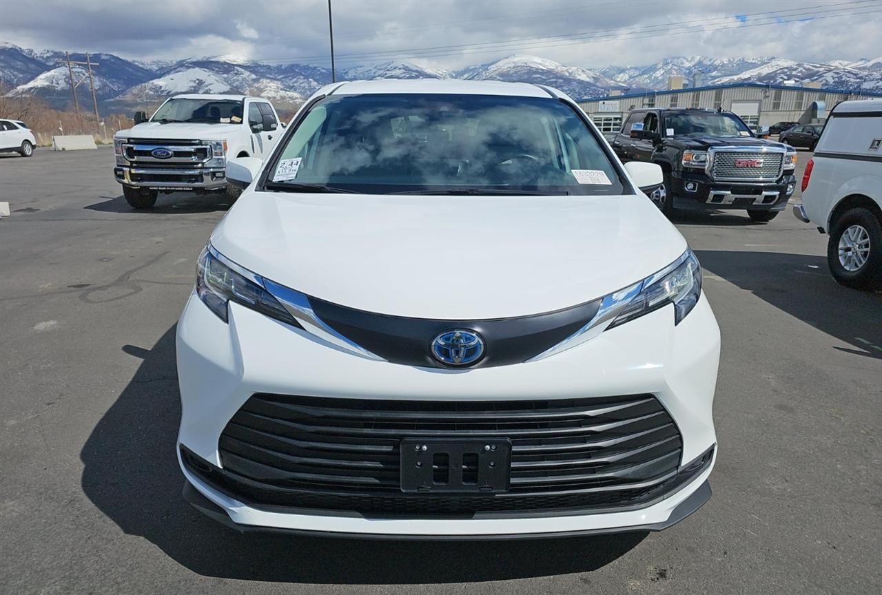 Toyota Sienna LE 8-Passenger 2022
