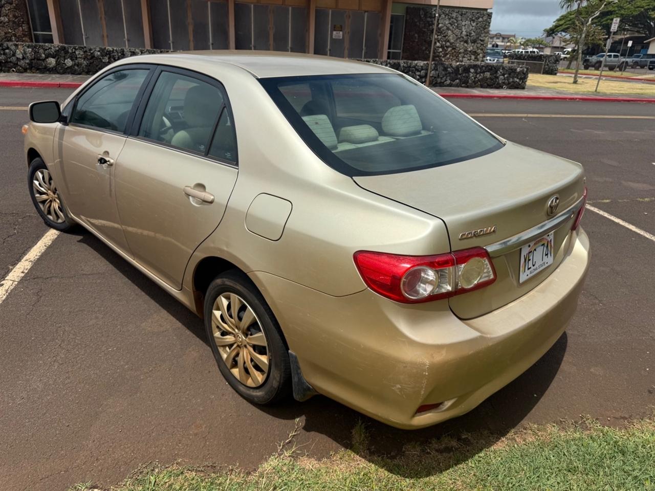 Toyota Corolla LE 4-Speed AT 2013