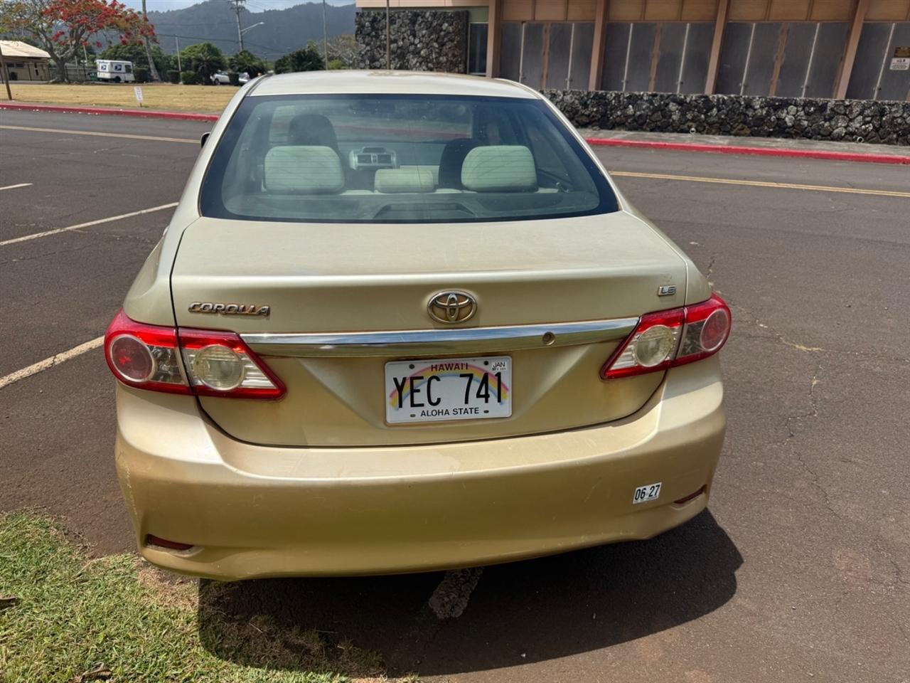 Toyota Corolla LE 4-Speed AT 2013