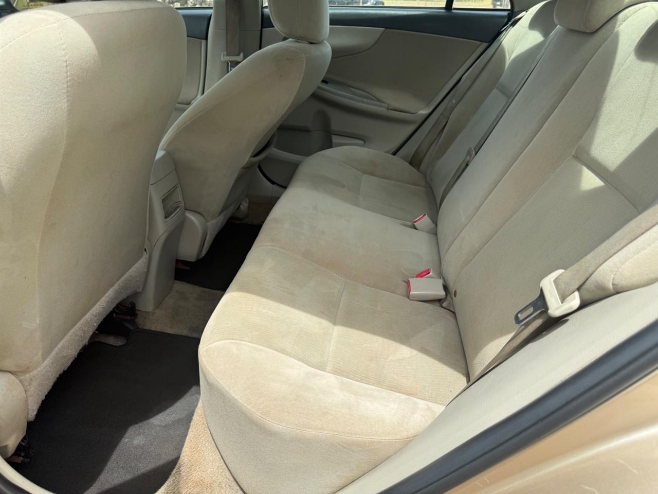 Toyota Corolla LE 4-Speed AT 2013