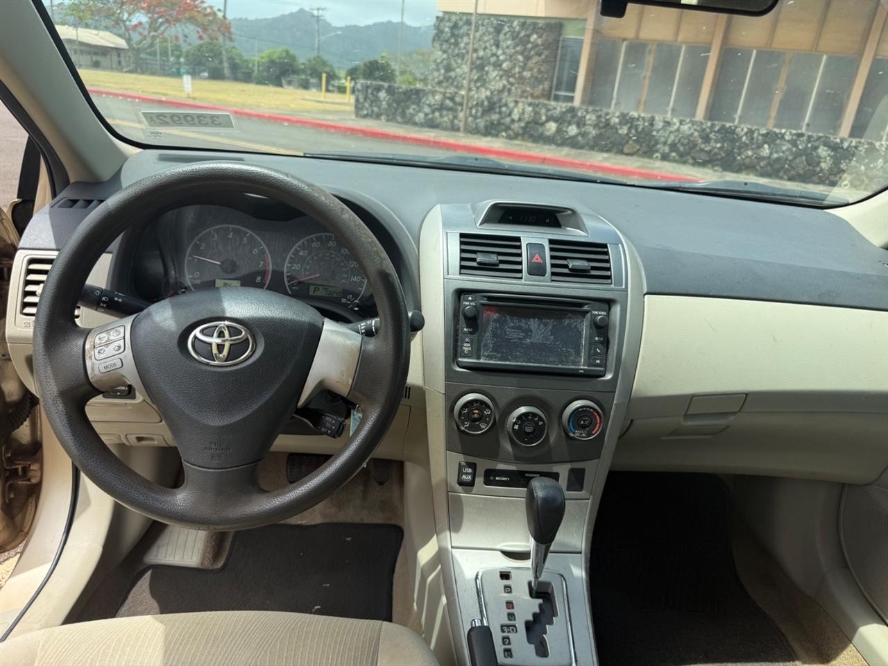 Toyota Corolla LE 4-Speed AT 2013