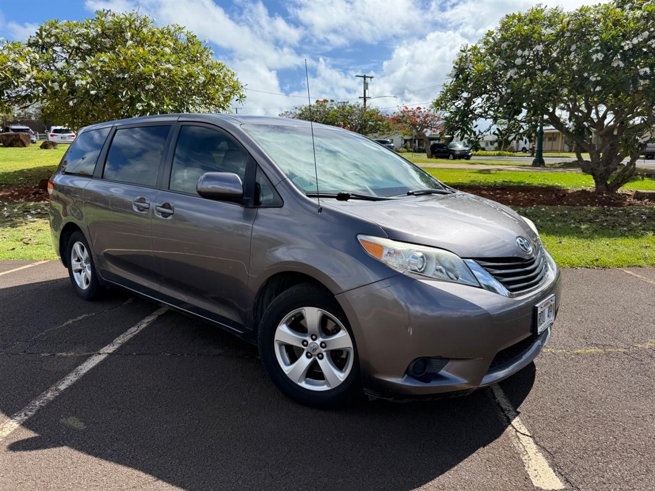 Toyota Sienna LE 8-Pass V6 2011