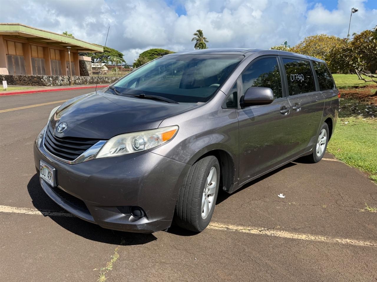 Toyota Sienna LE 8-Pass V6 2011