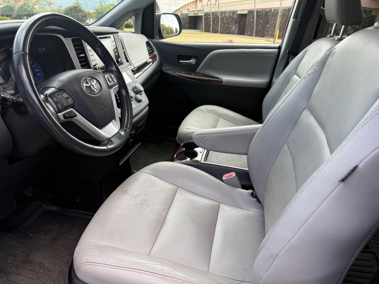 Toyota Sienna Limited Premium 7-Passenger 2019