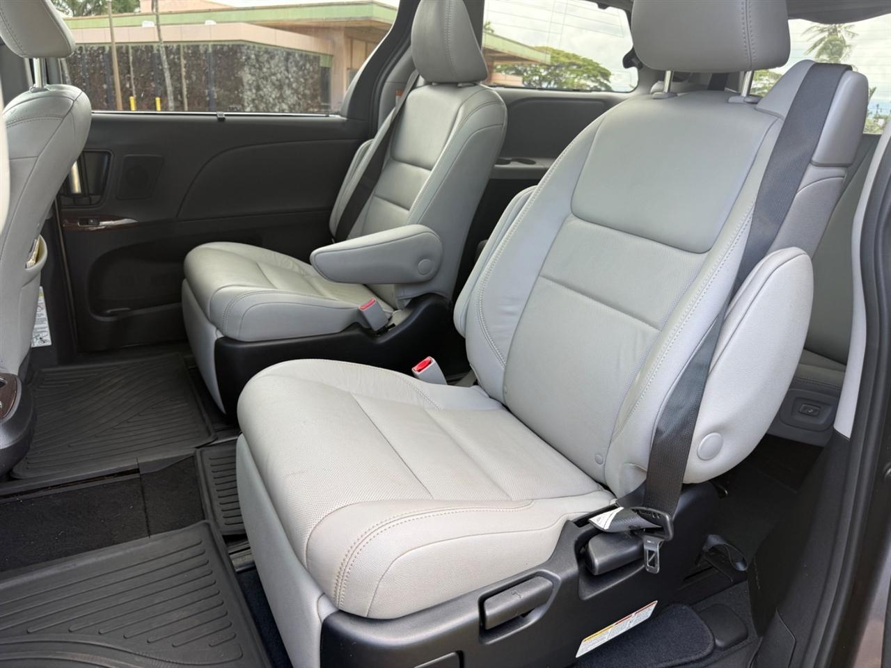 Toyota Sienna Limited Premium 7-Passenger 2019