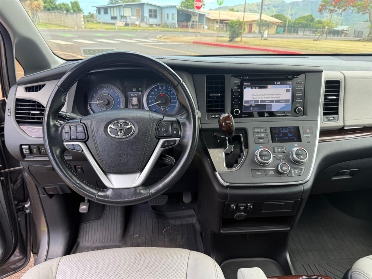 Toyota Sienna Limited Premium 7-Passenger 2019
