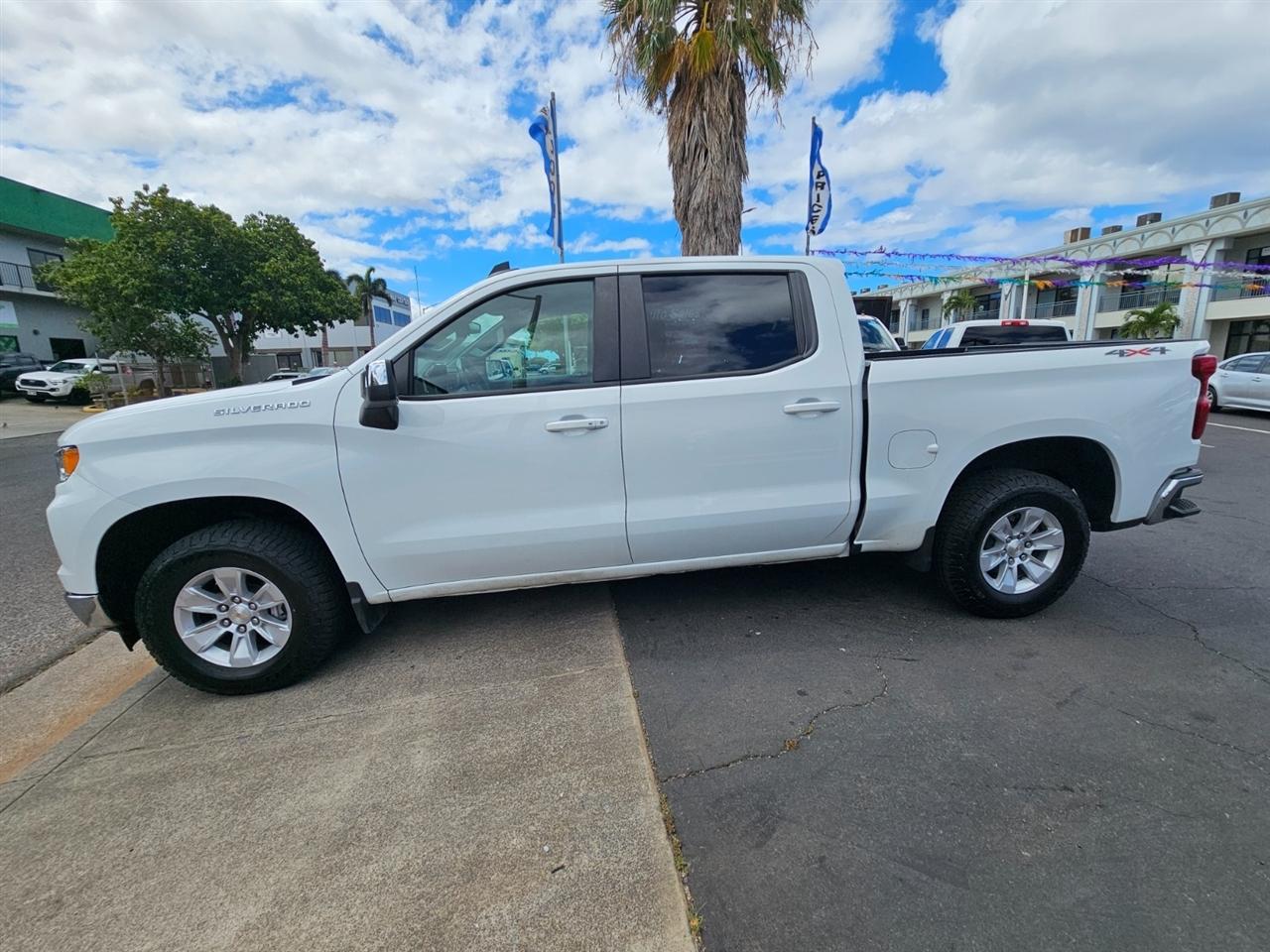 Chevrolet Silverado 1500 LT Crew Cab 4WD 2025