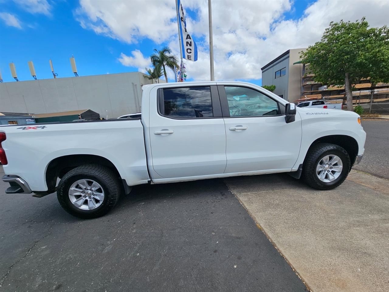 Chevrolet Silverado 1500 LT Crew Cab 4WD 2025