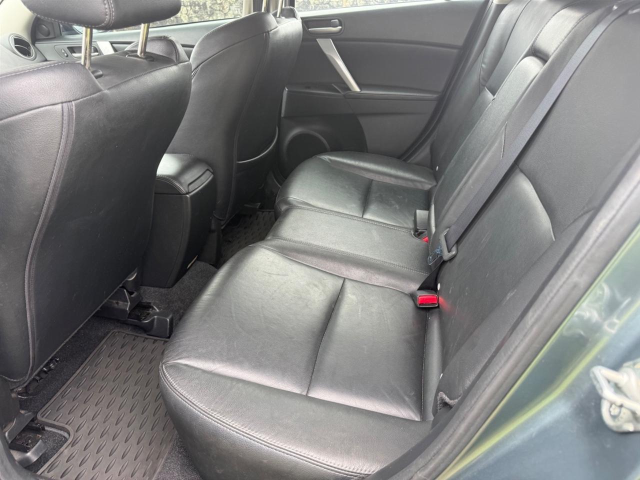 Mazda MAZDA3 I Grand Touring 5-Door 2012