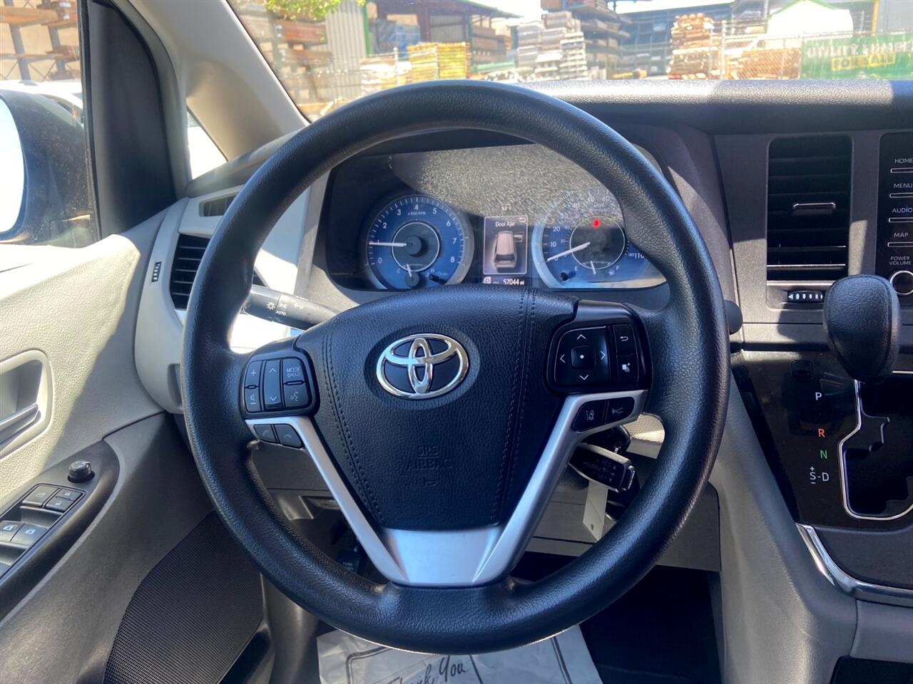 Toyota Sienna LE 7-Passenger AWD 2019