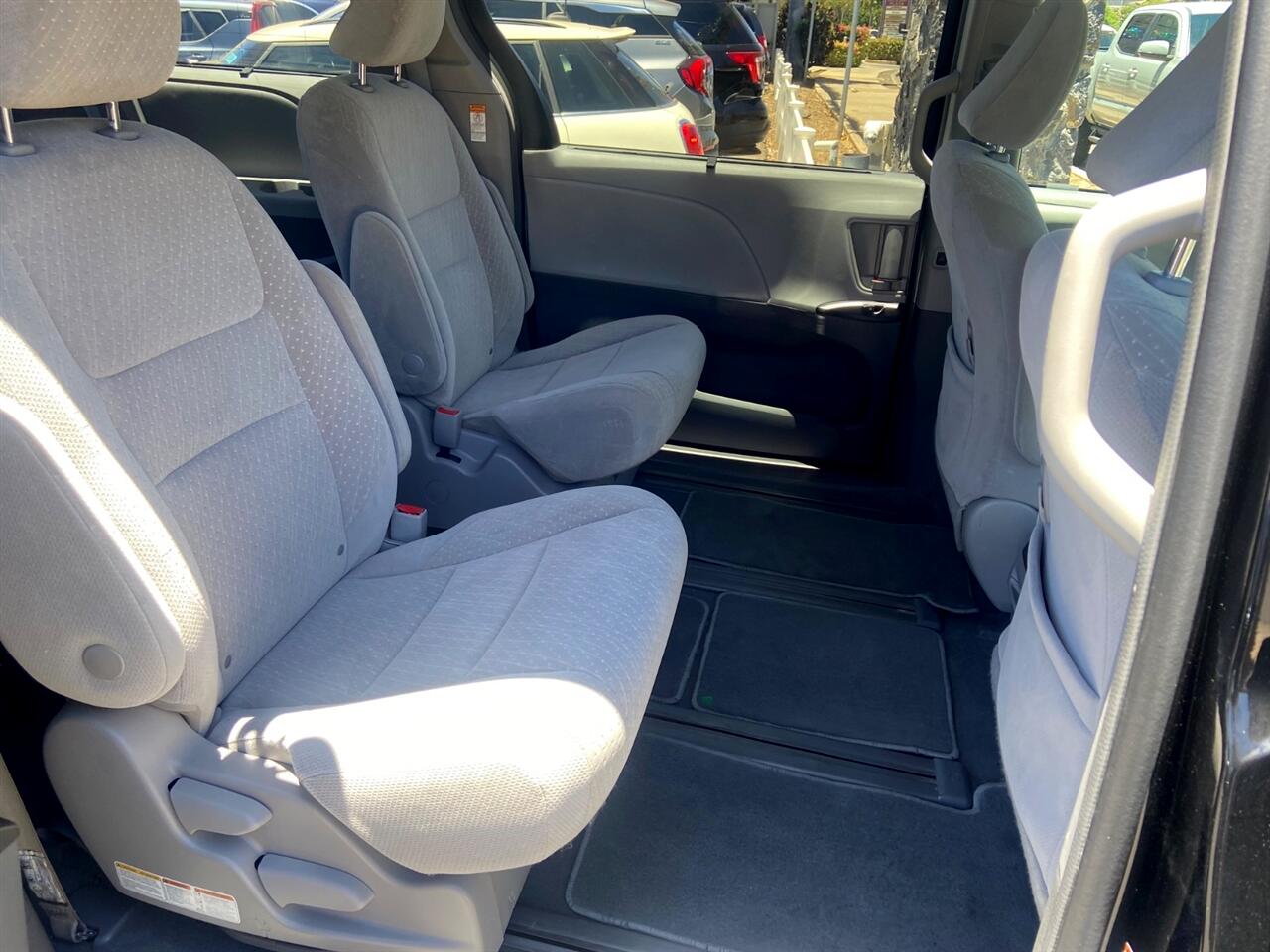 Toyota Sienna LE 7-Passenger AWD 2019