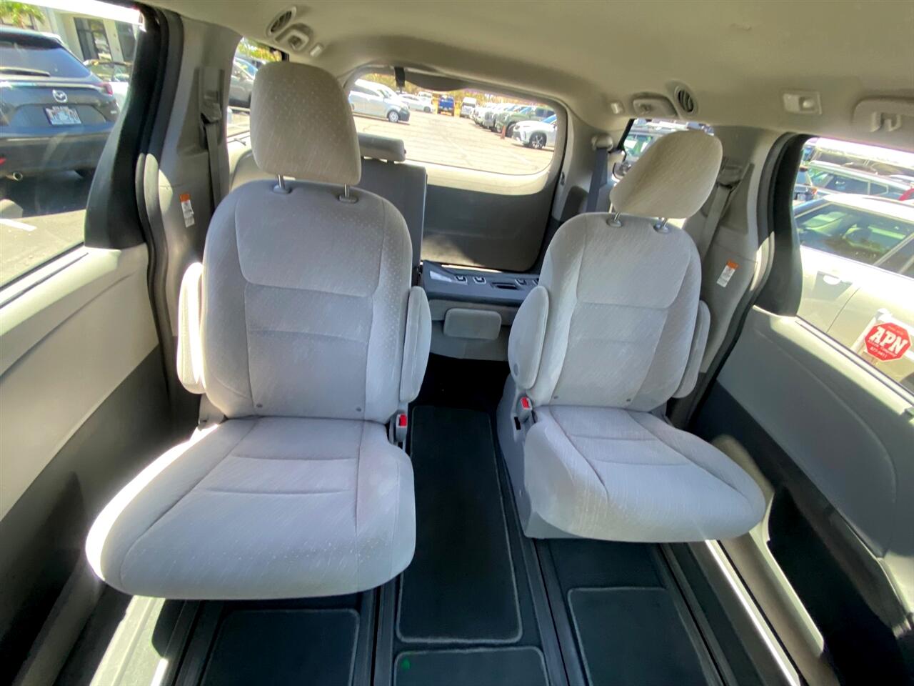 Toyota Sienna LE 7-Passenger AWD 2019