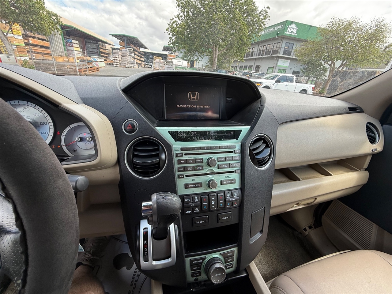 Honda Pilot Touring 2WD 5-Spd AT with DVD 2011