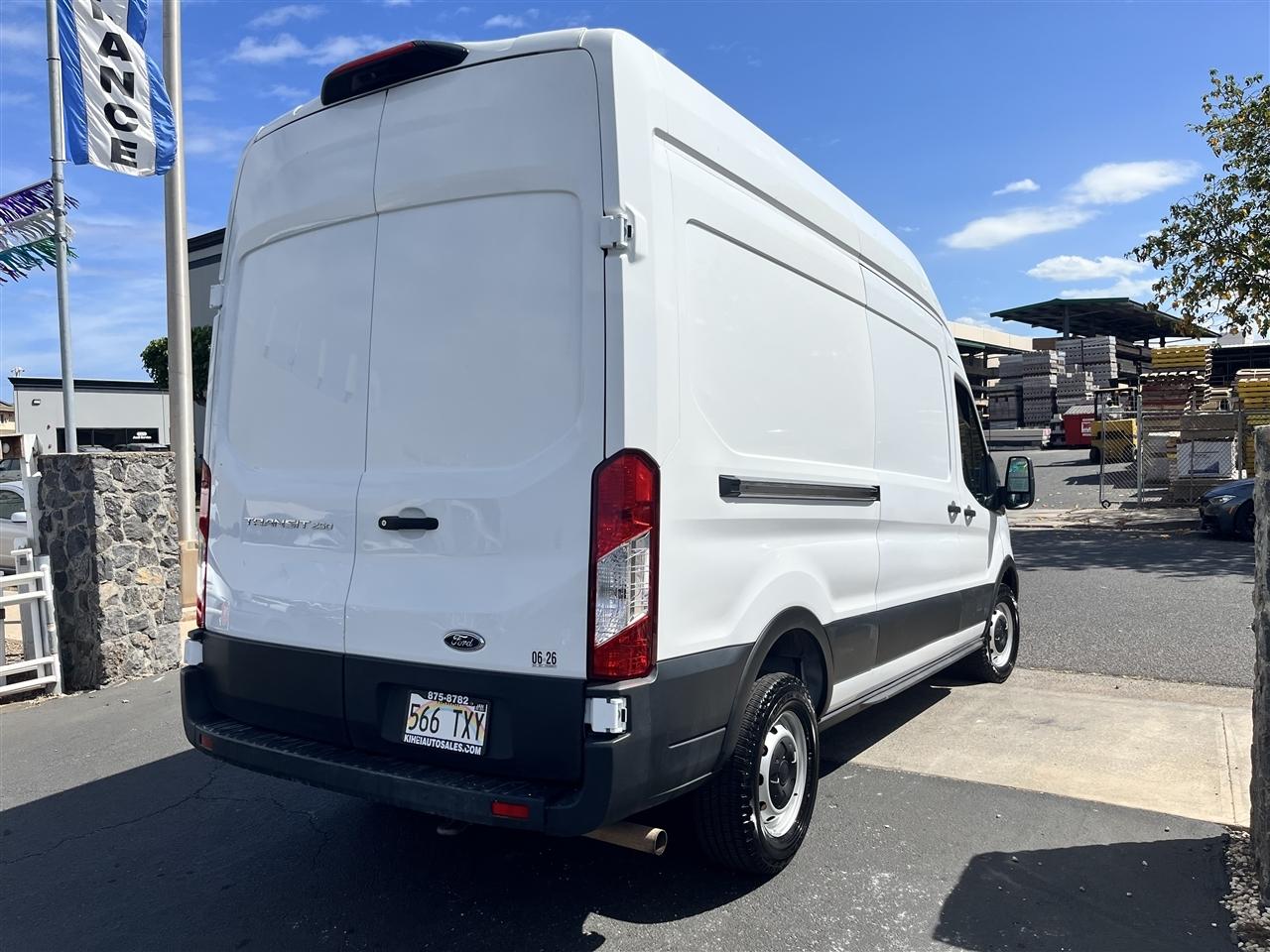 Ford Transit photo 5