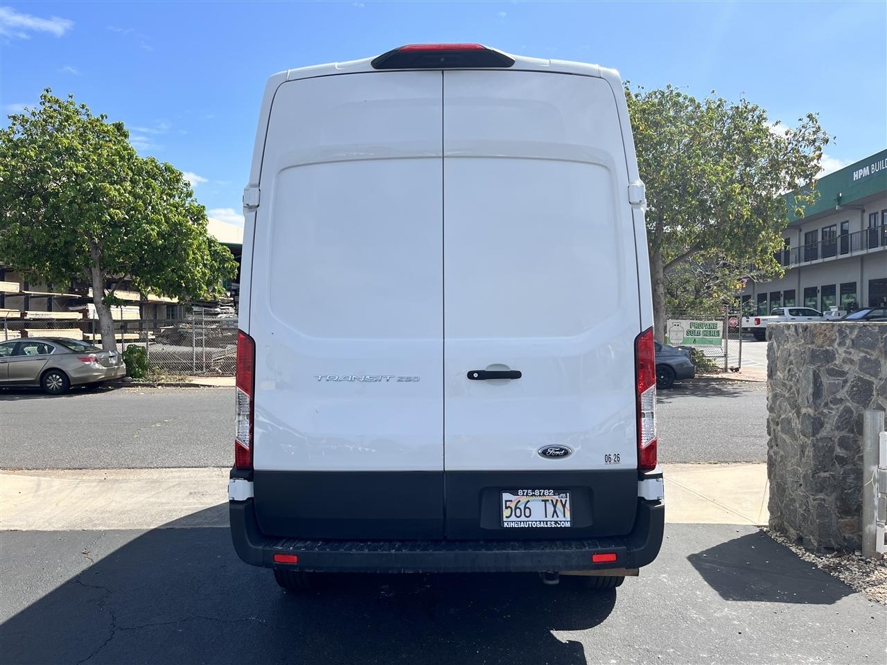 Ford Transit photo 6