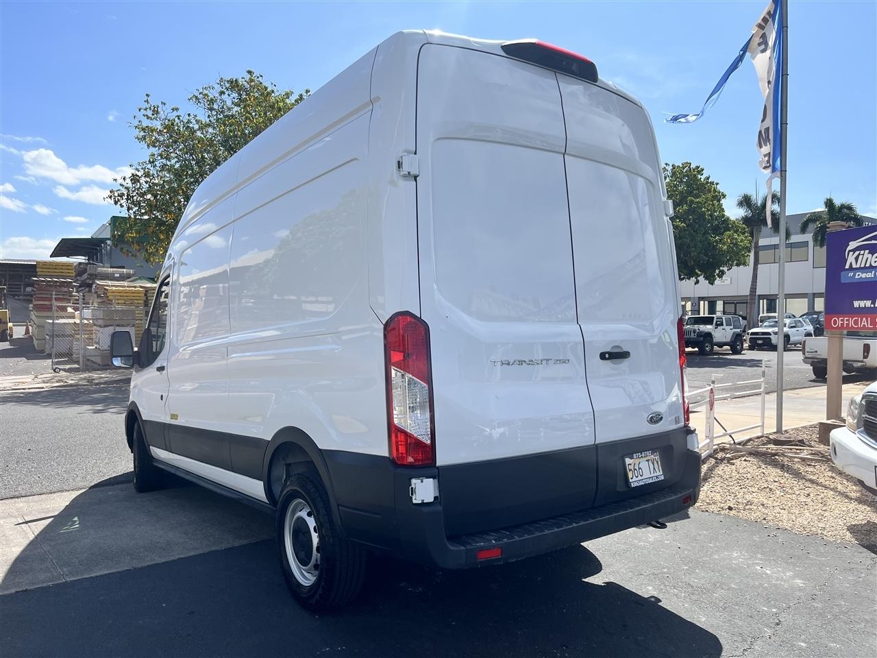 Ford Transit photo 7