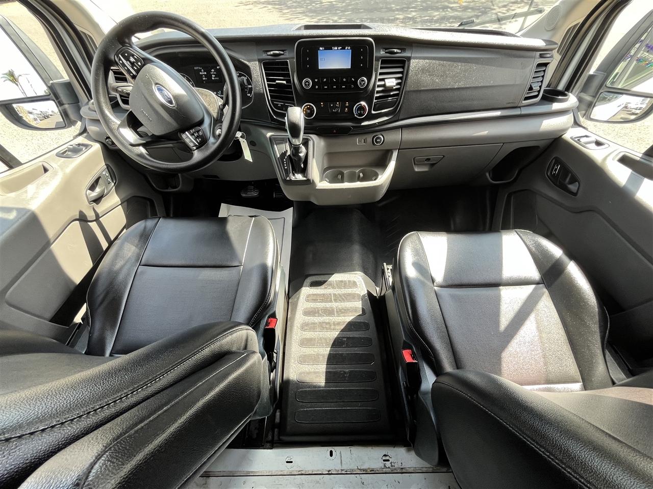 Ford Transit photo 13