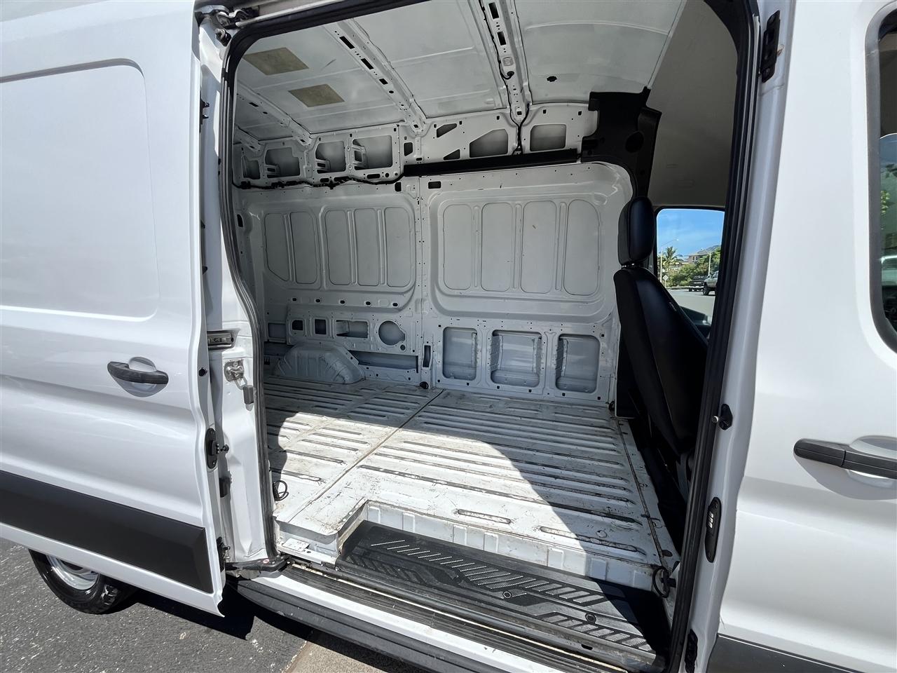 Ford Transit photo 15