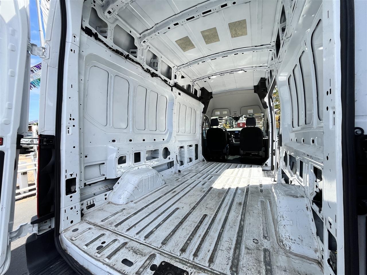 Ford Transit photo 17
