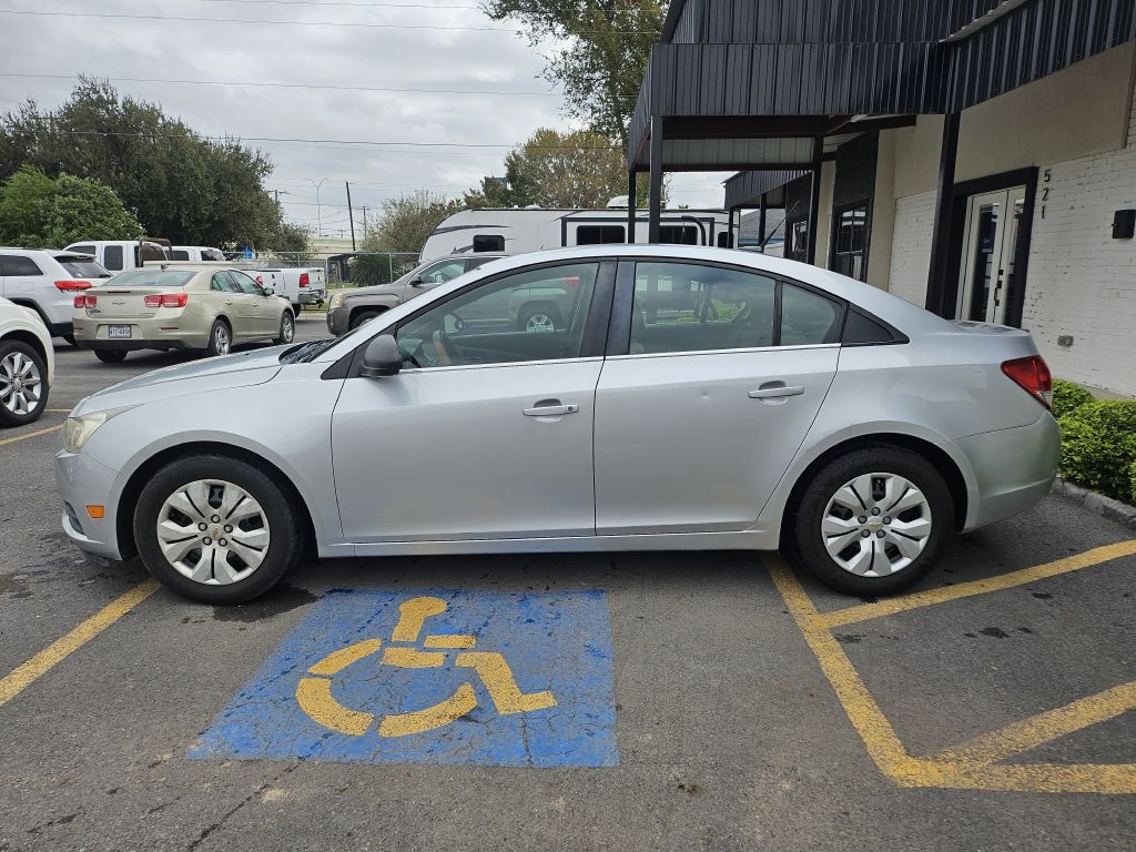 2012 Chevrolet Cruze LS's photo