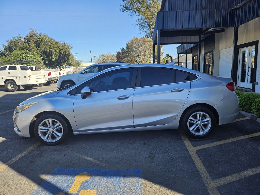 2016 Chevrolet Cruze LT's photo
