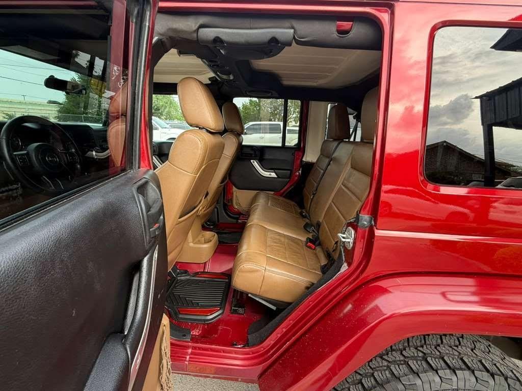 Jeep Wrangler Unlimited Sahara 4WD 2011