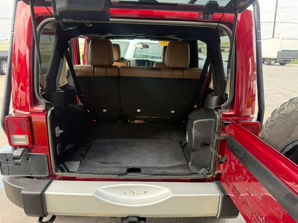 Jeep Wrangler Unlimited Sahara 4WD 2011