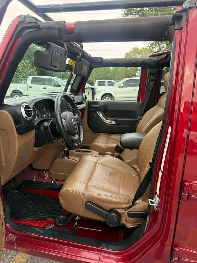 Jeep Wrangler Unlimited Sahara 4WD 2011