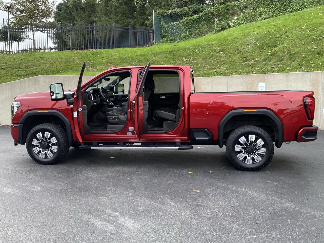 GMC Sierra 2500HD 4WD Crew Cab 159" Denali 2024