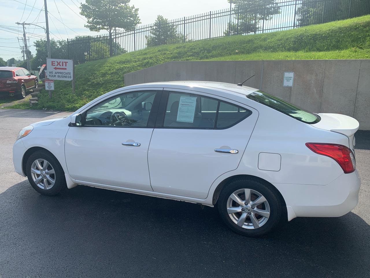 Nissan Versa 4dr Sdn CVT 1.6 SV 2014