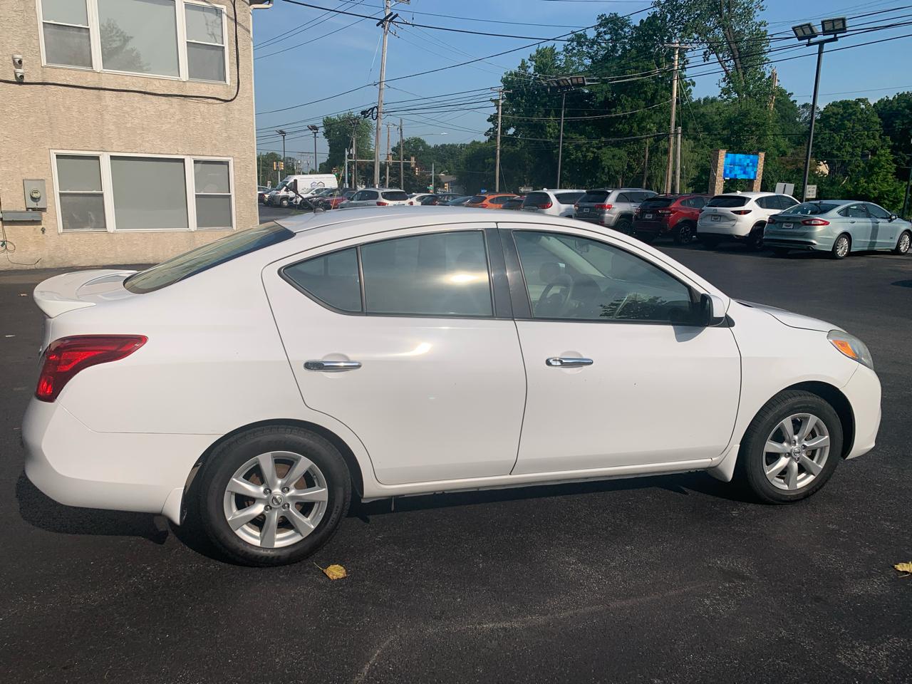 Nissan Versa 4dr Sdn CVT 1.6 SV 2014