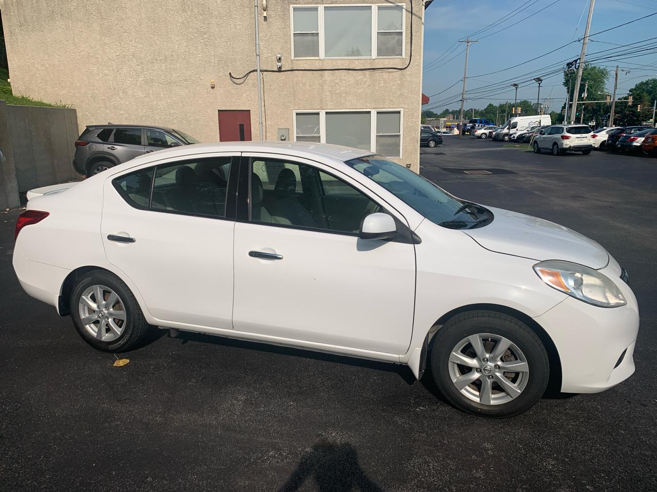 Nissan Versa 4dr Sdn CVT 1.6 SV 2014