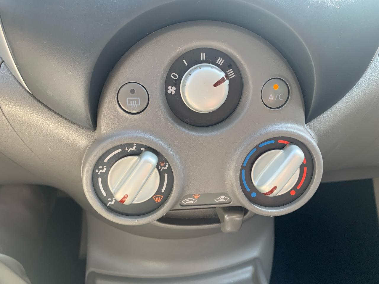 Nissan Versa 4dr Sdn CVT 1.6 SV 2014