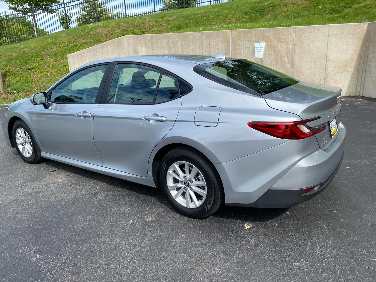 Toyota Camry Hybrid LE 2026