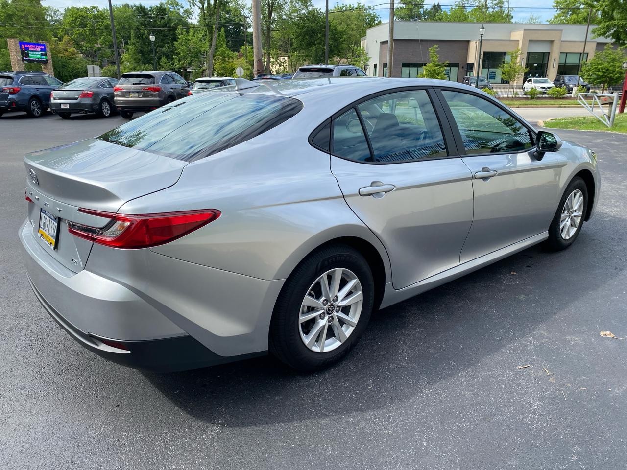 Toyota Camry Hybrid LE 2026