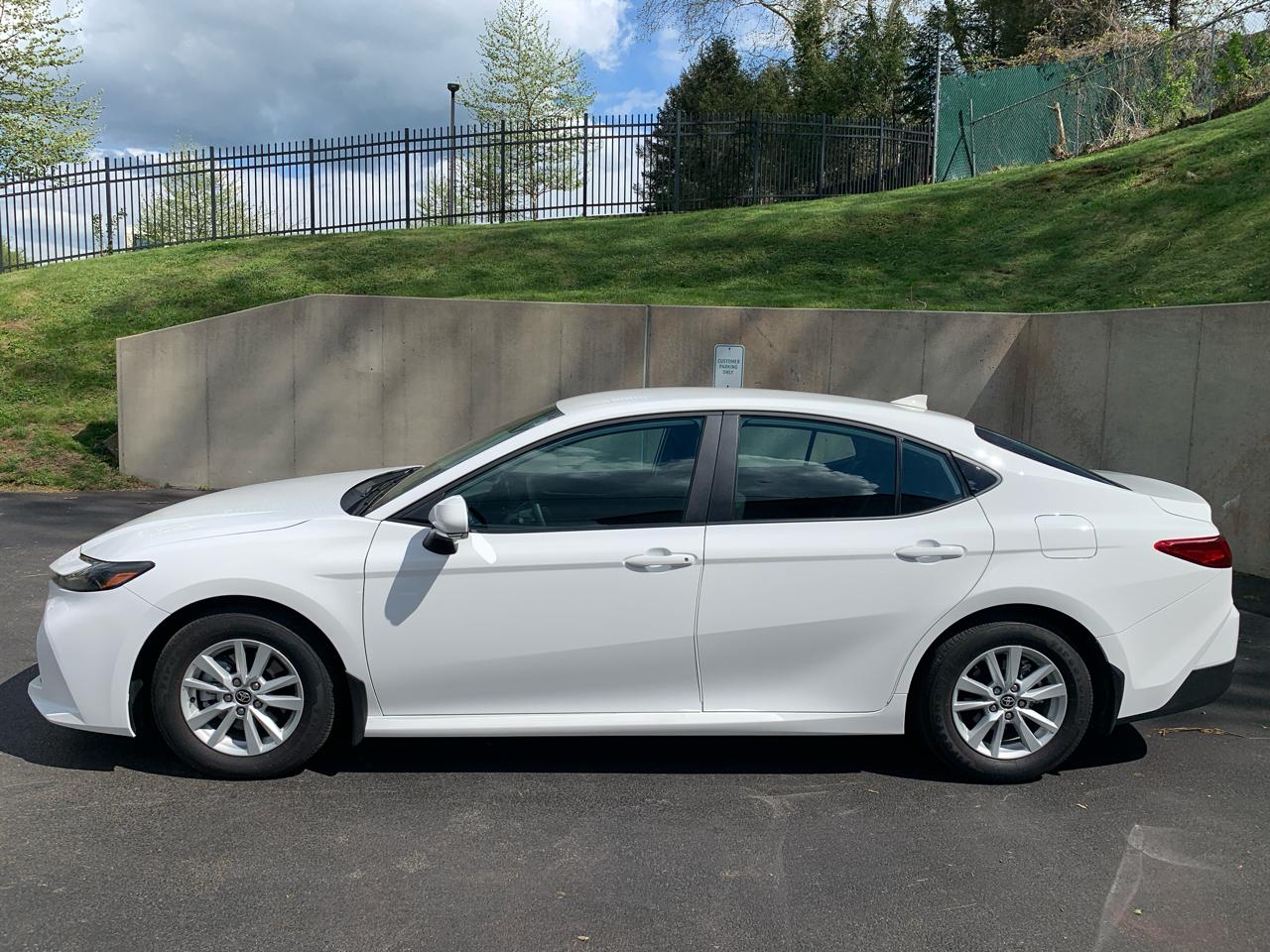 Toyota Camry Hybrid LE 2026