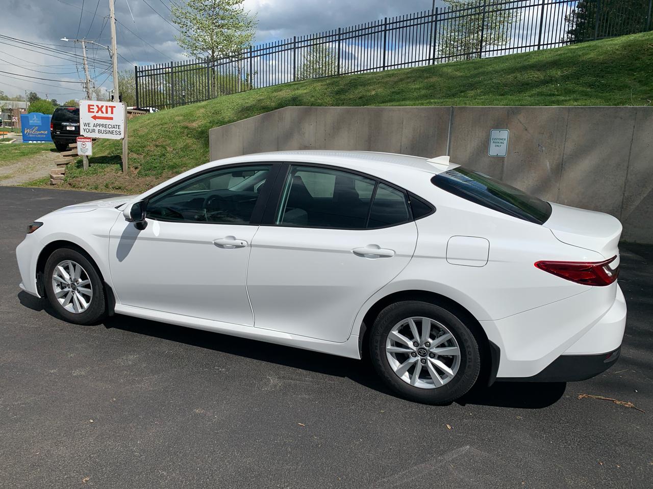 Toyota Camry Hybrid LE 2026