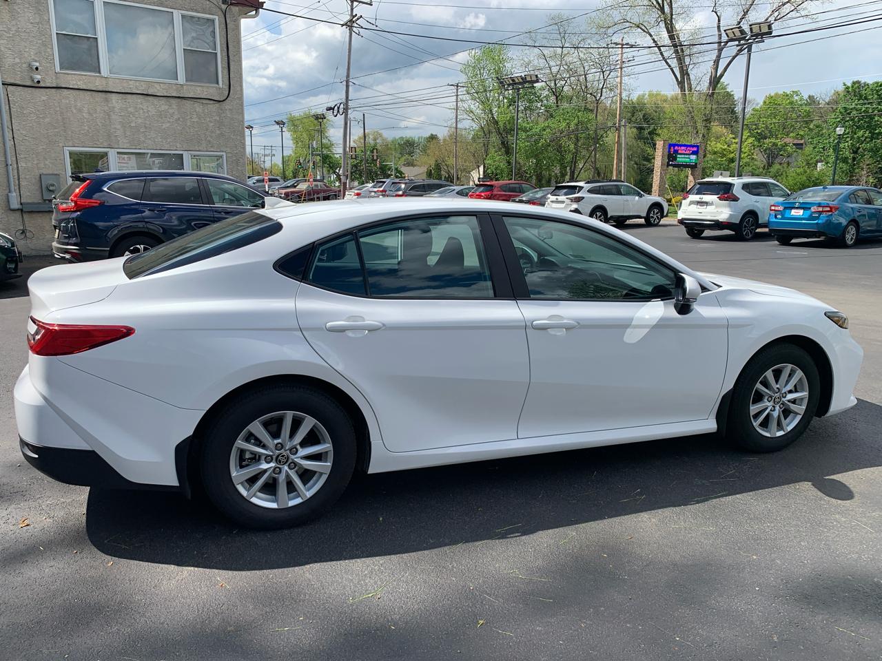 Toyota Camry Hybrid LE 2026