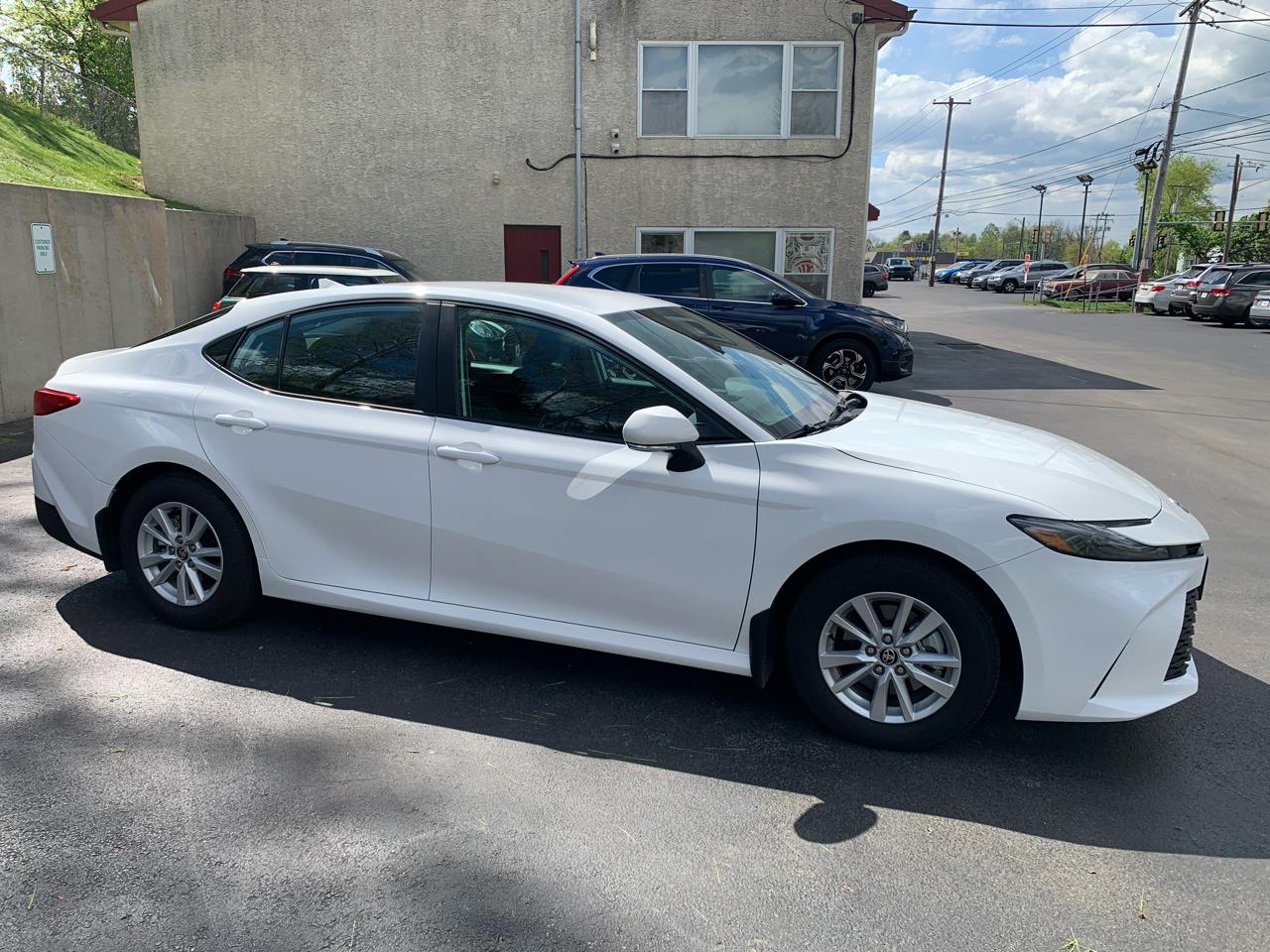 Toyota Camry Hybrid LE 2026
