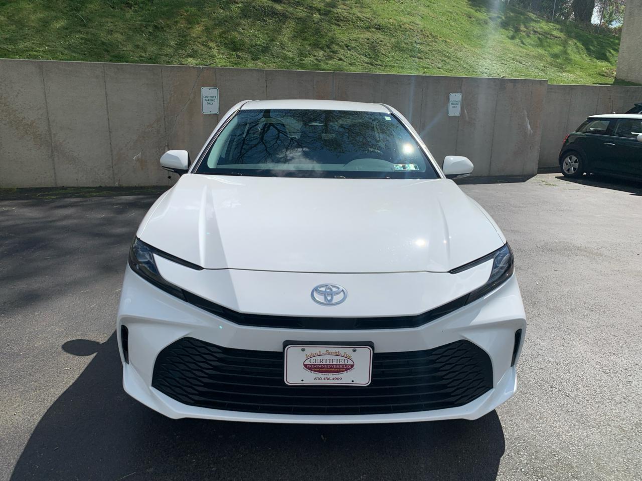 Toyota Camry Hybrid LE 2026