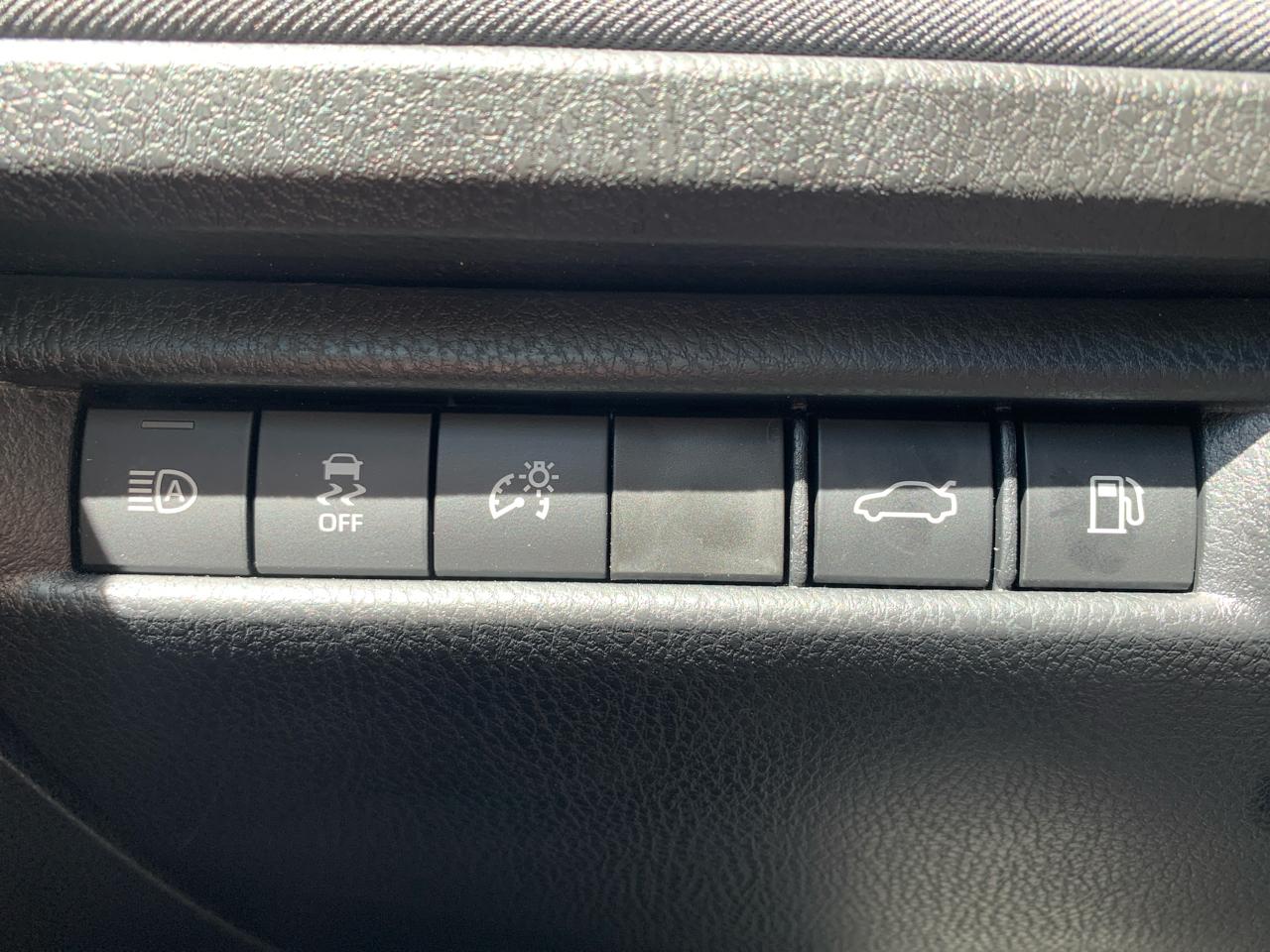 Toyota Camry Hybrid LE 2026